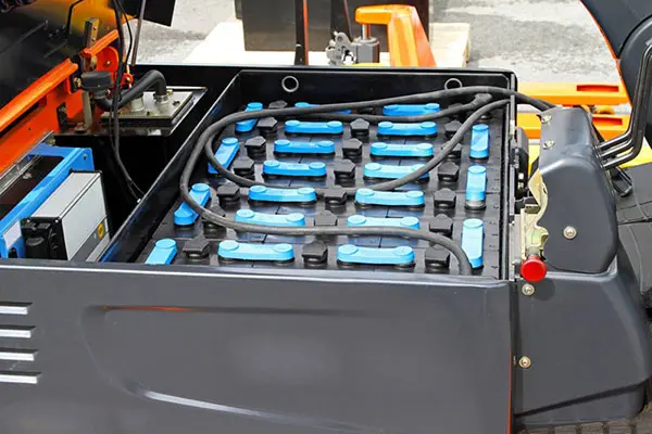 叉車蓄電池為什么要添加蒸餾水？
