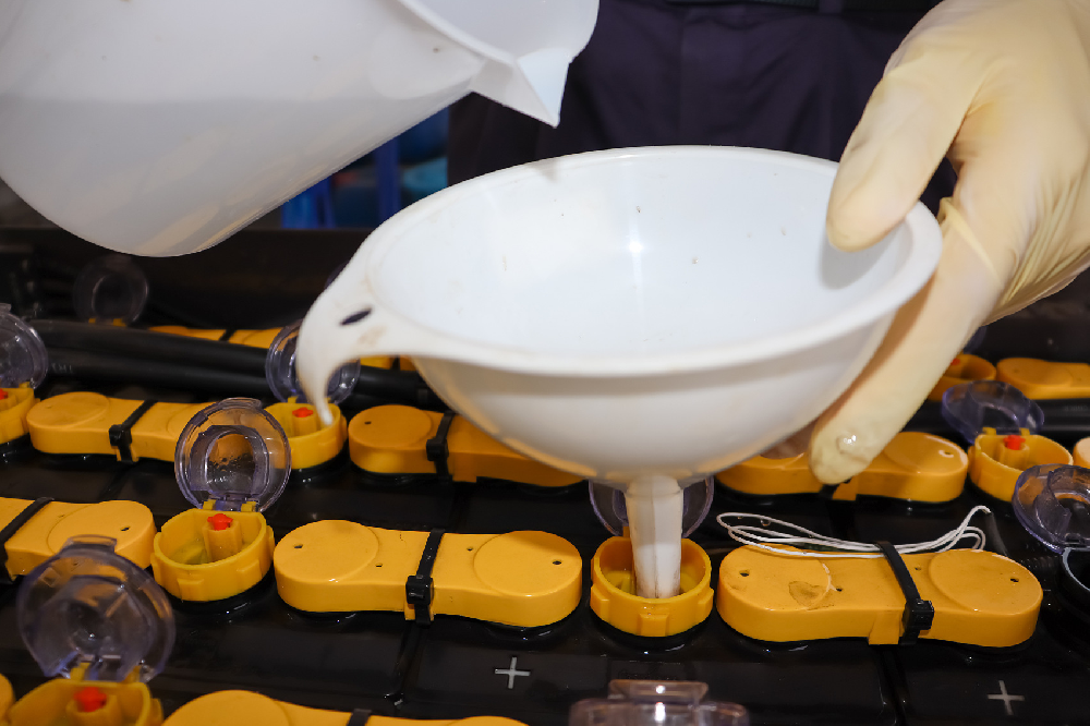 電瓶加水過多怎么補救？如何正確加水？