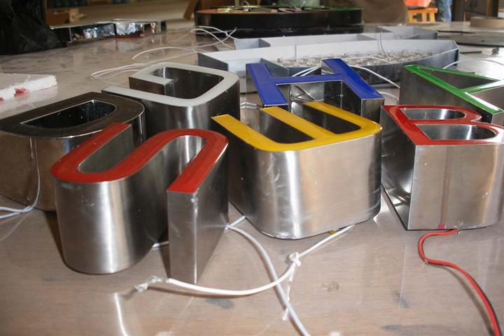 亞克力雪弗板字怎么收費(fèi)_雪弗板亞克力字_亞克力字粘雪弗板用什么膠好